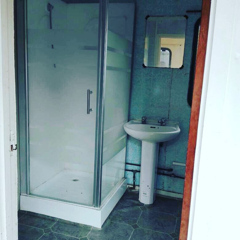 pablo_faix's tweet photo. Se vende portacabina 10metros por 3.5-4metros https://t.co/VrP3kszhyw