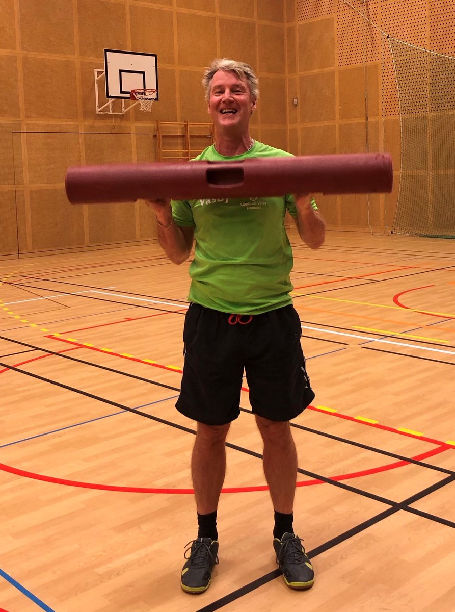 VasbyVanstern's tweet photo. Anders Rosén (V) uppmärksammar goda initiativ för #ettfriskareväsby och deltar i pulspass lett av elever på Väsby nya gymnasium. #väsbypol https://t.co/v5vWeEss1z