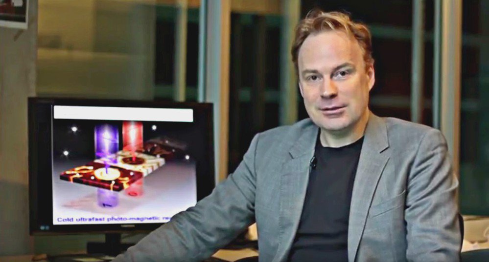 Radboud_Uni's tweet photo. Supersnelle #dataopslag Vandaag oratie #AlexeyKimel #vastestoffysica, #modernmagnetisme #laserpulsen #femtoseconden https://t.co/ODBY12r0OQ https://t.co/hVOU1uIfZm