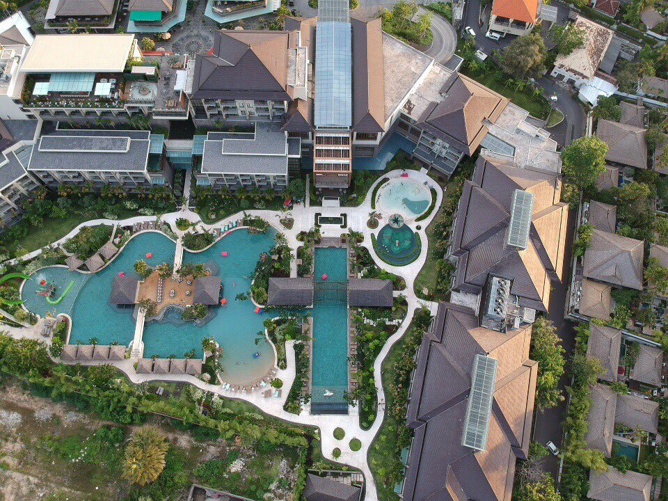 What an amazing pool <a href="/movenpickbali/">Mövenpick Resort & Spa Jimbaran Bali</a>! Who’s in for a swim today <a href="/MovenpickHotels/">Mövenpick Hotels</a>? #bali #travel #movenpick #hotel