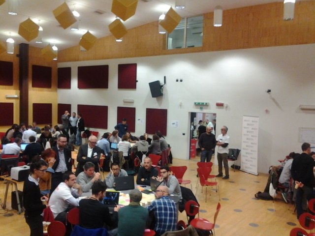 Ecodallecitta's tweet photo. 'Tempesta di cervelli' al #Climathon #Torino per sviluppare idee innovative per l'ambiente #innovation #climatechange #environment #startup https://t.co/nSE3j1S6X8