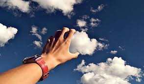 Her gerçek hayal etmekle başlar...
"Bulutları tutacağız ellerimizle..."

Yeni yazım dostlar. Okumanız dileğiyle...

habergalerisi.com/2017/10/26/gel…