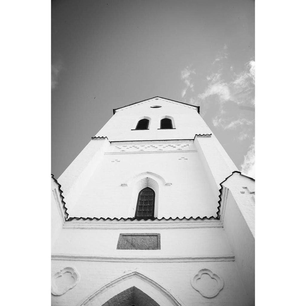 moa_thorneby's tweet photo. Torekov church in Skåne, Sweden. Shot from Rocio & Julians wedding the other month. #7two9 #weddingphotography #sweden #wedding #style #con… https://t.co/JMxXuuT4QA