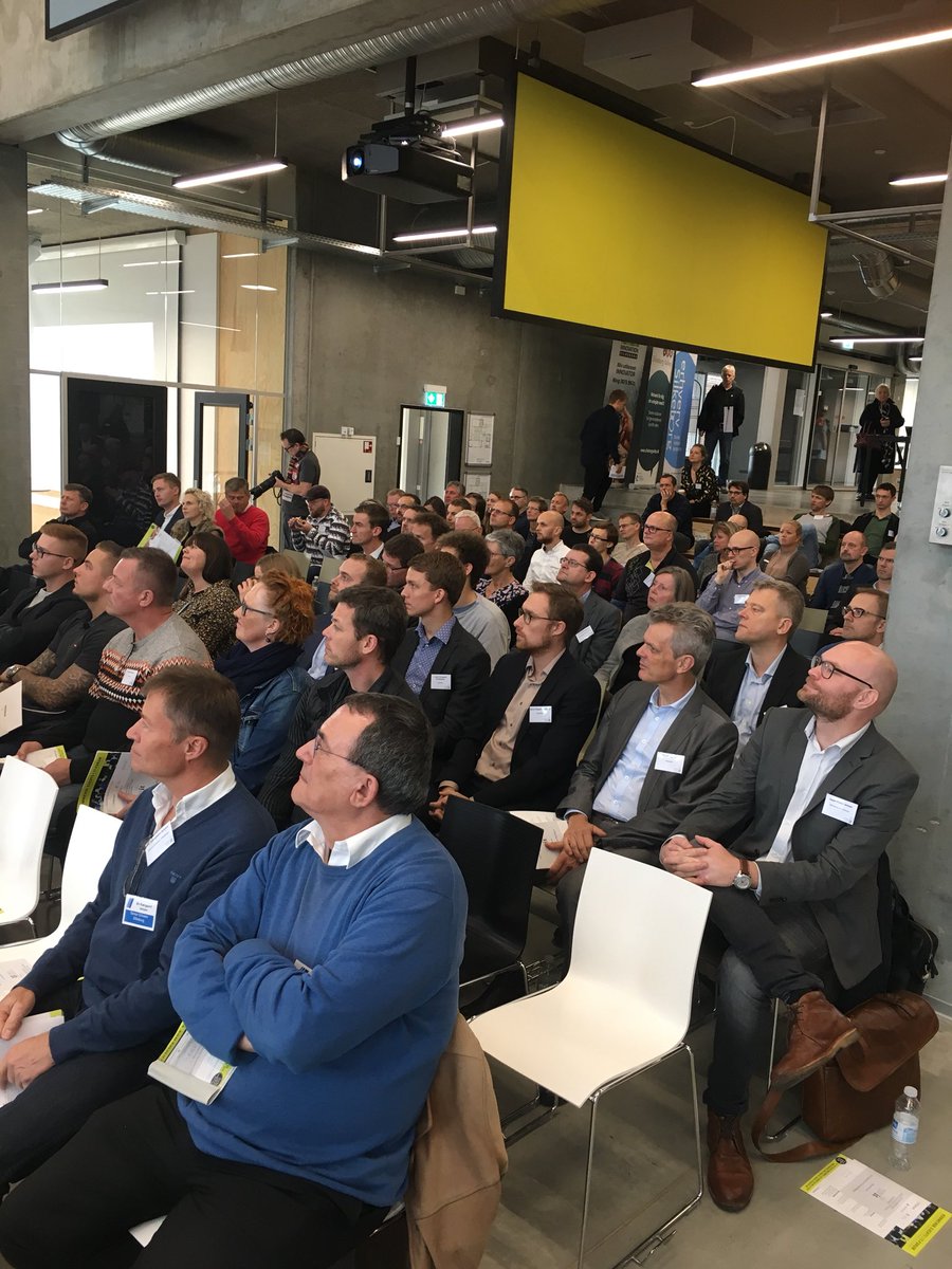 DigitalLeadDK's tweet photo. Vi holder konference sammen med bl.a. @iSilkeborg. Formand for it-forum Brian Busk og moderator @unwiredchris byder velkommen #leadituseit https://t.co/Yqa9esYUII