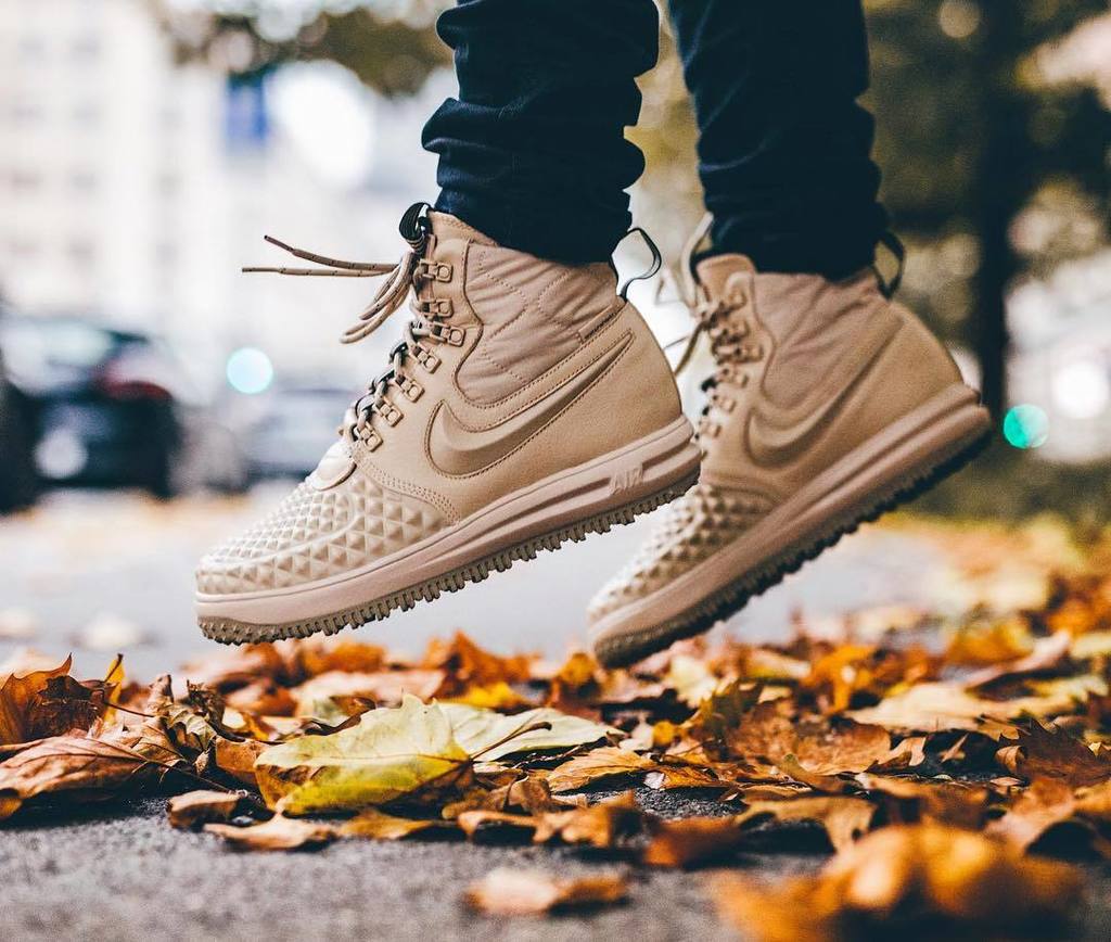 stsply's tweet photo. @nike newest drop avaliable in store and online at https://t.co/7a0sSDYFPm ✖️✖️✖️✖️ #nike #winter #fw2017 #wdywt #womft #sneakersmag #sadp … https://t.co/hSzVyEuyYc