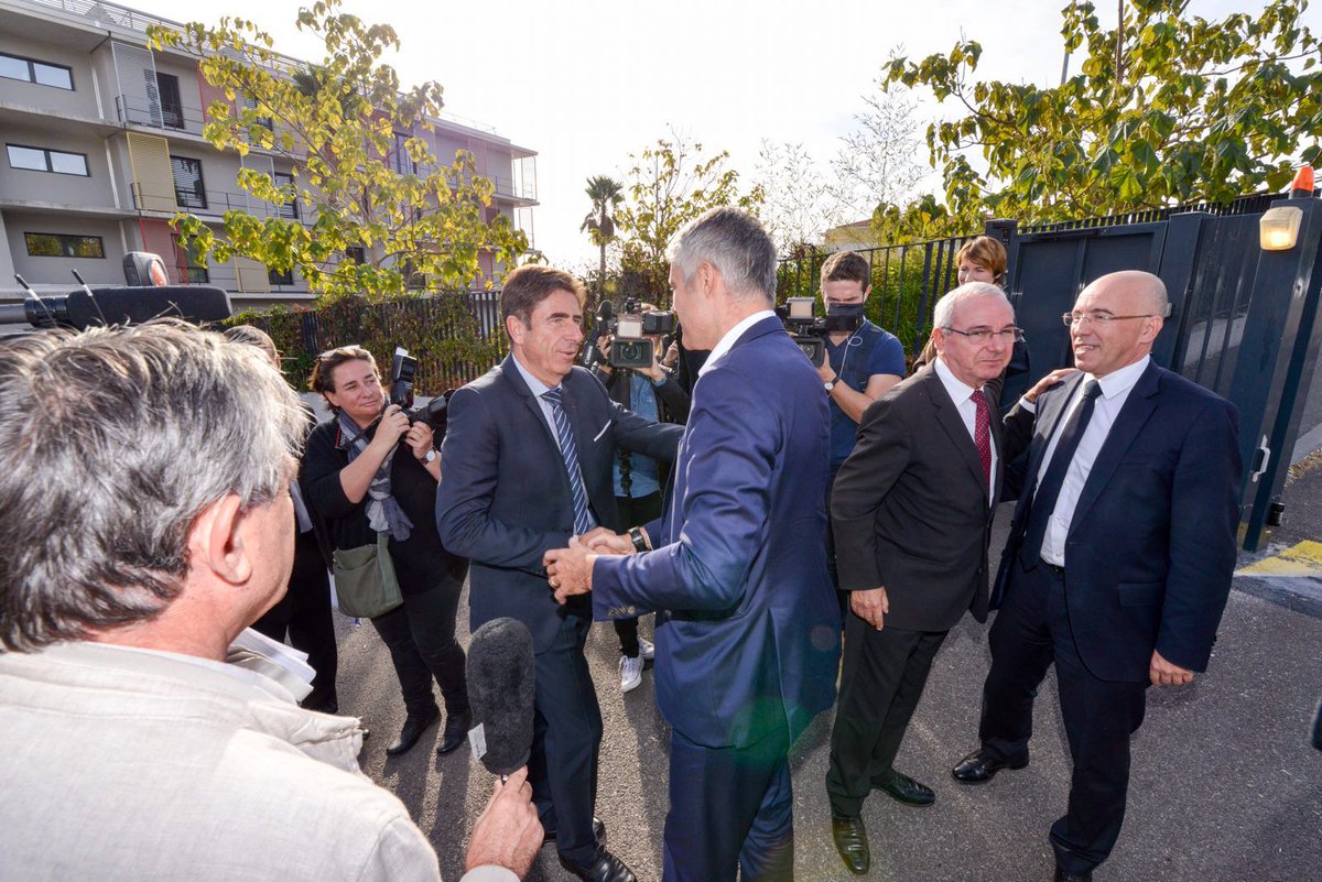 ca_ginesy's tweet photo. Avec le personnel et les résidents de l'#EHPAD #LesBalcons de la Fontonne à @antibes_jlp avec @laurentwauquiez @JeanLeonetti et @ECiotti https://t.co/gIpx651iTs