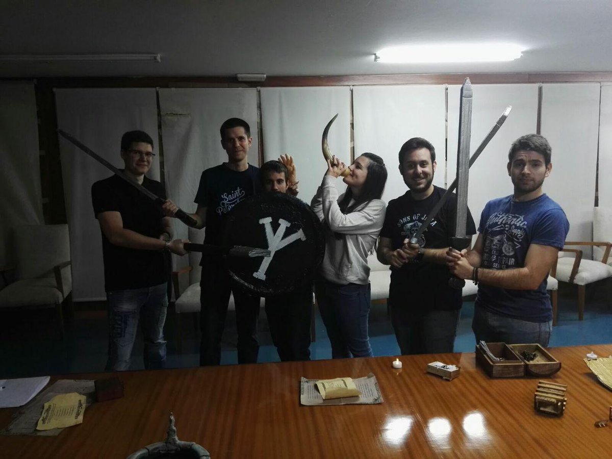 puertadehades's tweet photo. Fotos de nuestro paso por @SantaTecla17 en @esiuclm:  8 Escape Rooms y enseñamos a jugar Ultimate Frisbee. Las sonrisas lo dicen todo. https://t.co/f3708fPcE0