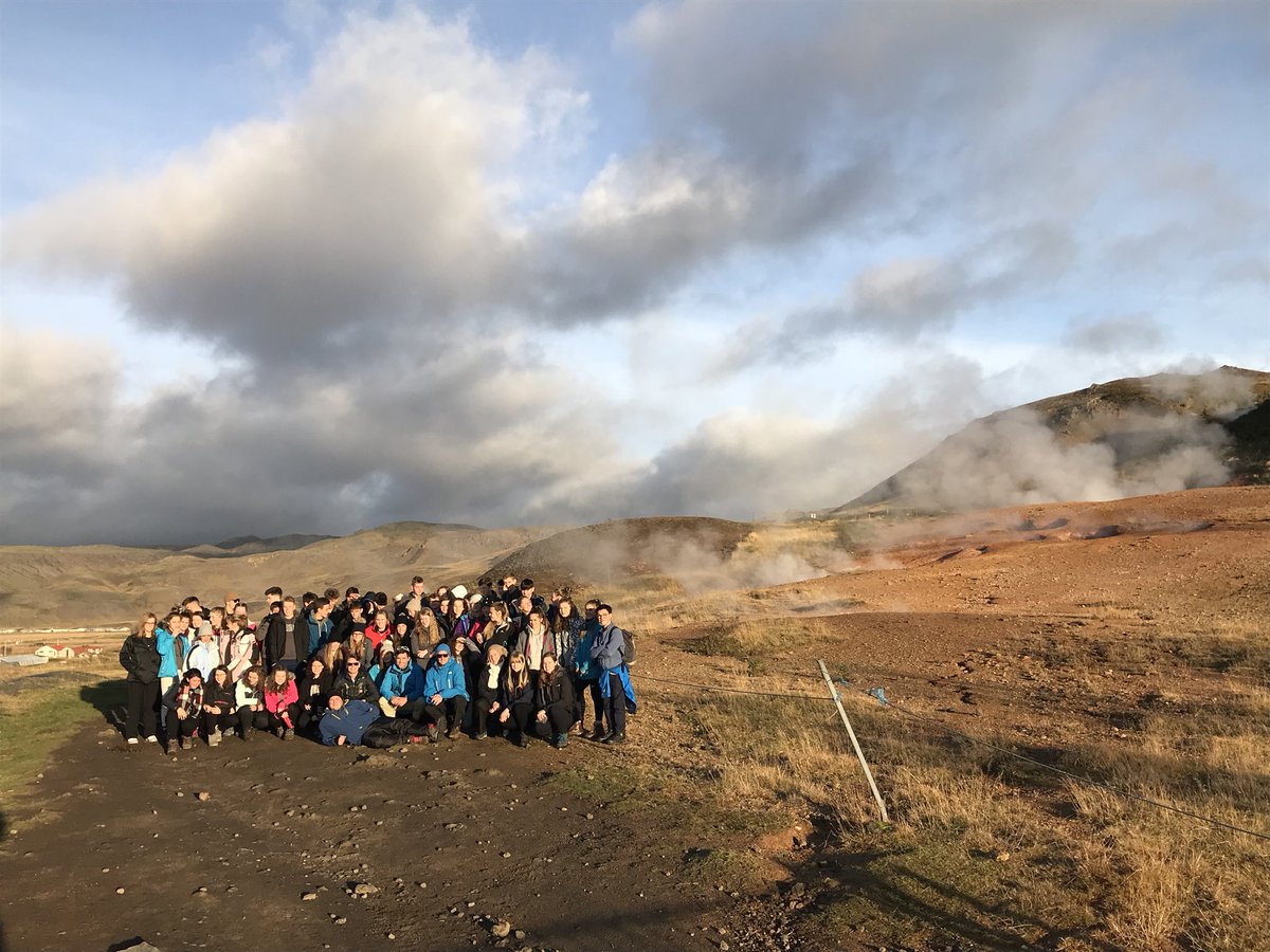 Piggraphy's tweet photo. Squad looking fresh in their new winter garms #hveragerði #hotsprings #iceland2017 https://t.co/lzfLLSEtYY