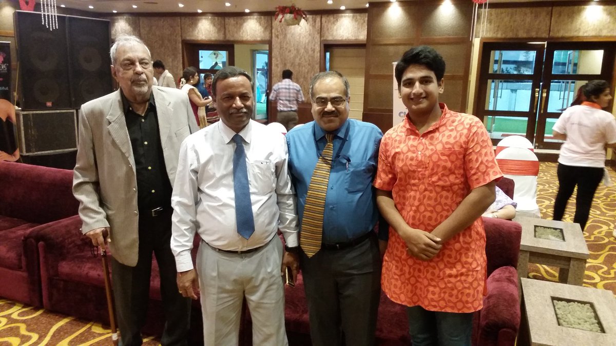 rameshyakkali's tweet photo. sivaiihm: IIHMHOTELSCHOOL: RT Swarnava10_IIHM: With the Heads of #ParyatanParv2017 
#iihmfoodfest https://t.co/q4j5MwA94k