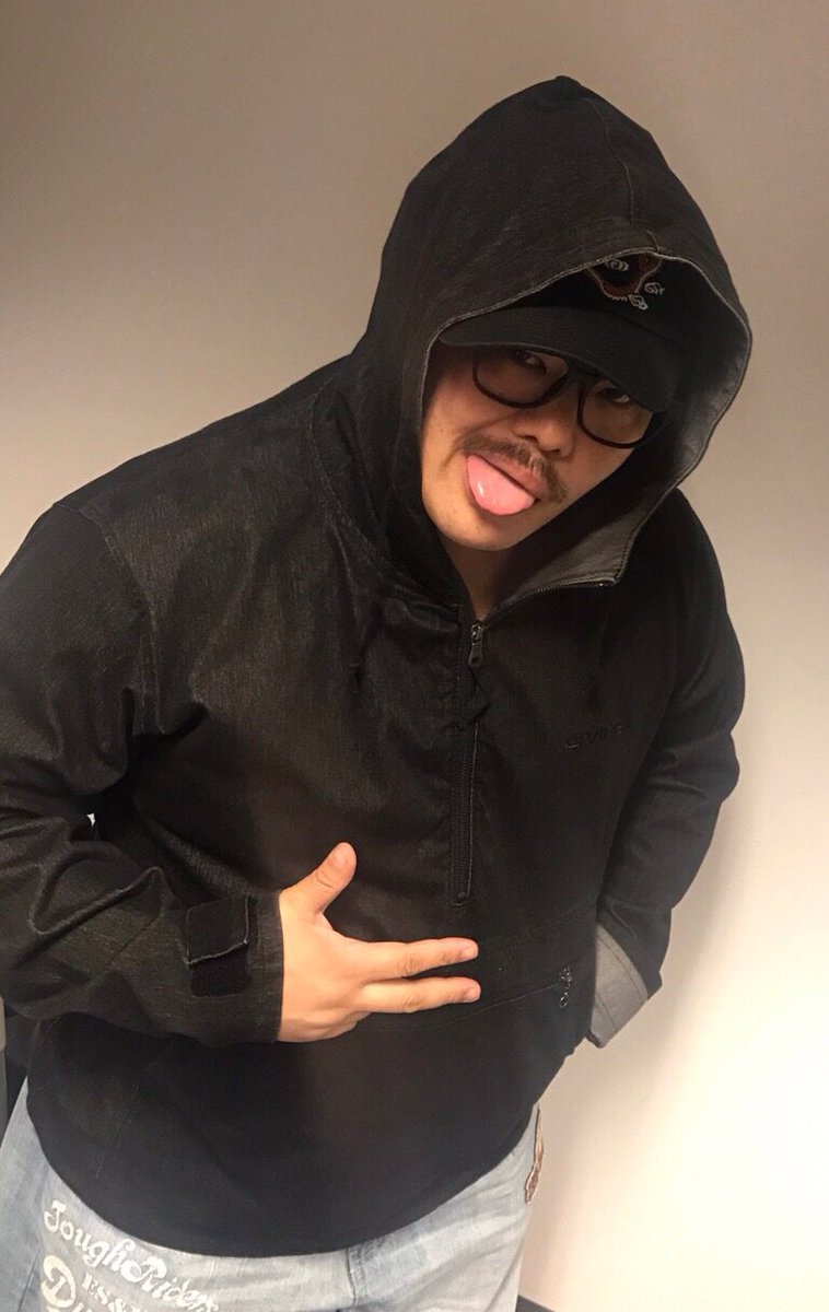 安田大サーカス クロちゃん 服買ったしん パーカー的な 気に入ったしんよー T Co 3uk1pi7o2y Twitter