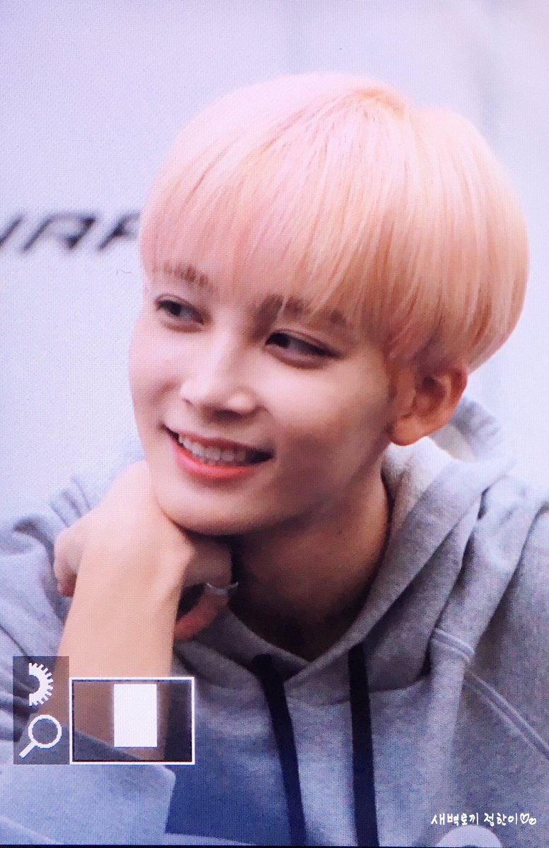 SVTCheonsaINA's tweet photo. [Preview]171026 Dynafit Fansign - Jeonghan
#세븐틴 #정한
Cr: Rabbit_Daybreak https://t.co/EluE9ge1Rg