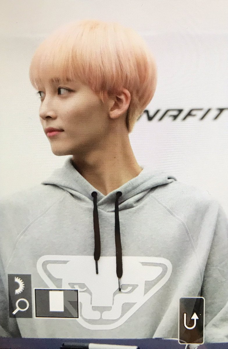 SVTCheonsaINA's tweet photo. [Preview]171026 Dynafit Fansign - Jeonghan
#세븐틴 #정한
Cr: 77r_1004 https://t.co/VD2xZ2UQpd