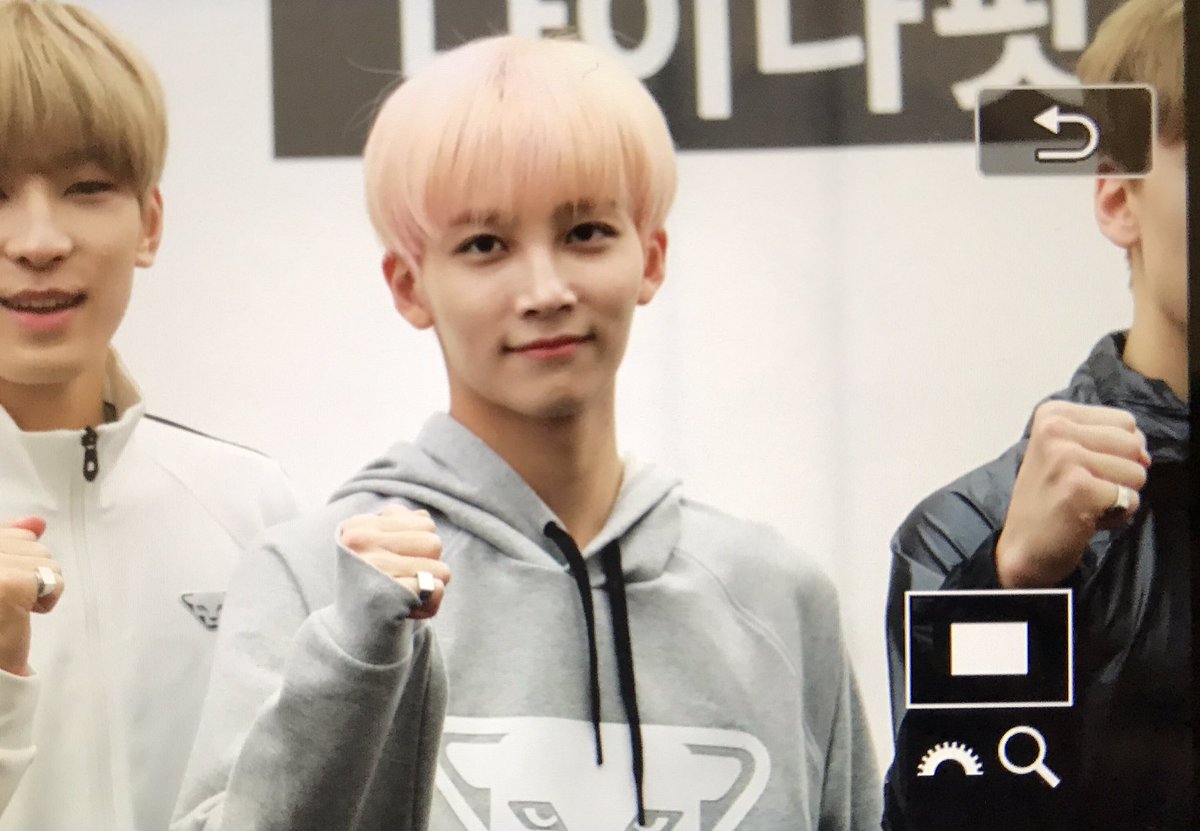 SVTCheonsaINA's tweet photo. [Preview]171026 Dynafit Fansign - Jeonghan
#세븐틴 #정한
Cr: 77r_1004 https://t.co/LduACaywY6