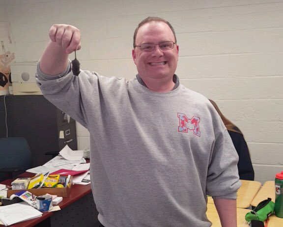 Principal Jeff Litz (<a href="/GCMPrincipal/">Jeffrey Litz</a>) catches a mouse with his bare hands. Full story: gcmnews.net/media/rnf/2017…