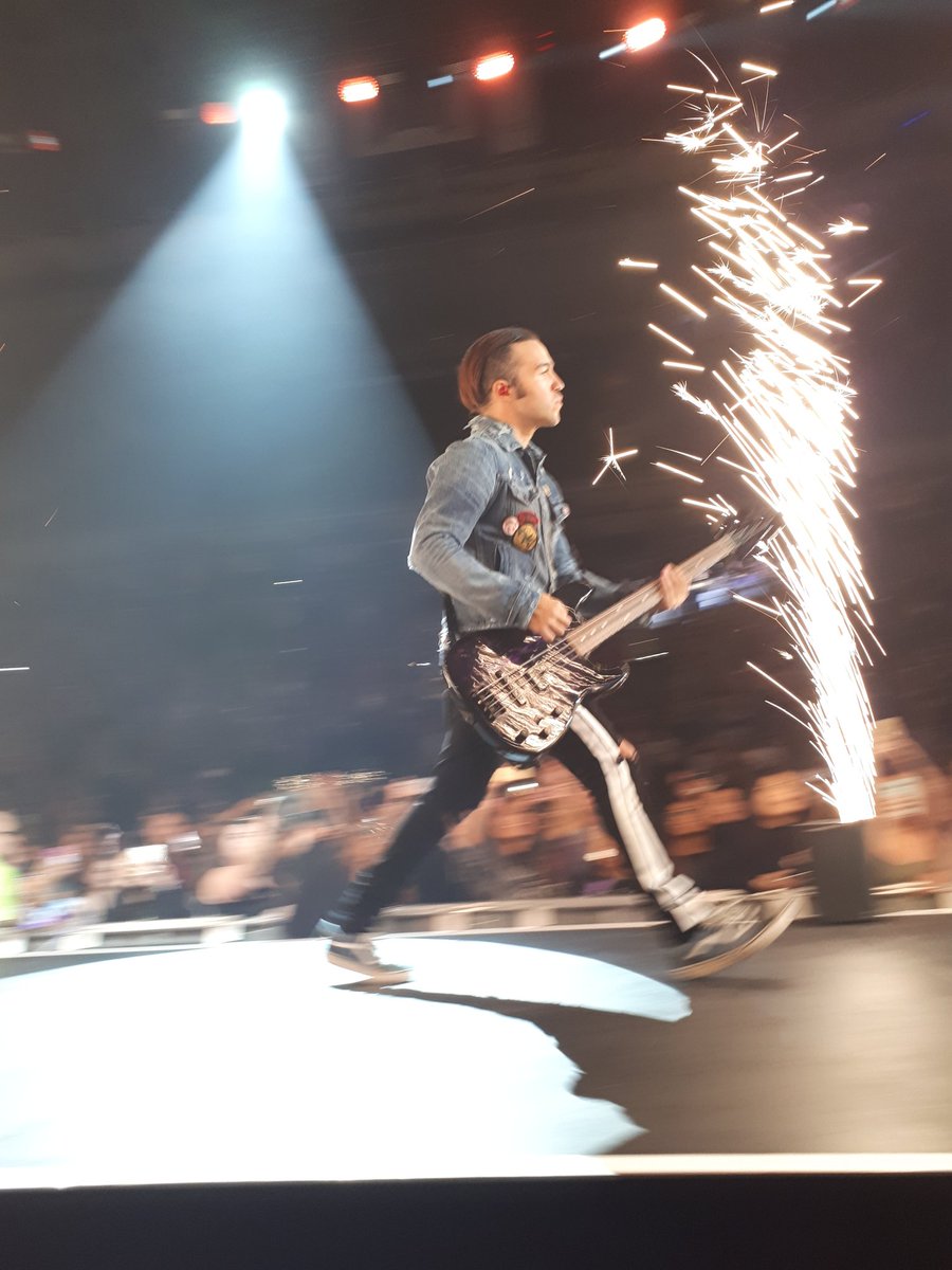 godden_ryan's tweet photo. Thanks for the memories 💜💜
#falloutboy #MANIAtour https://t.co/8f5ZbpTYhR