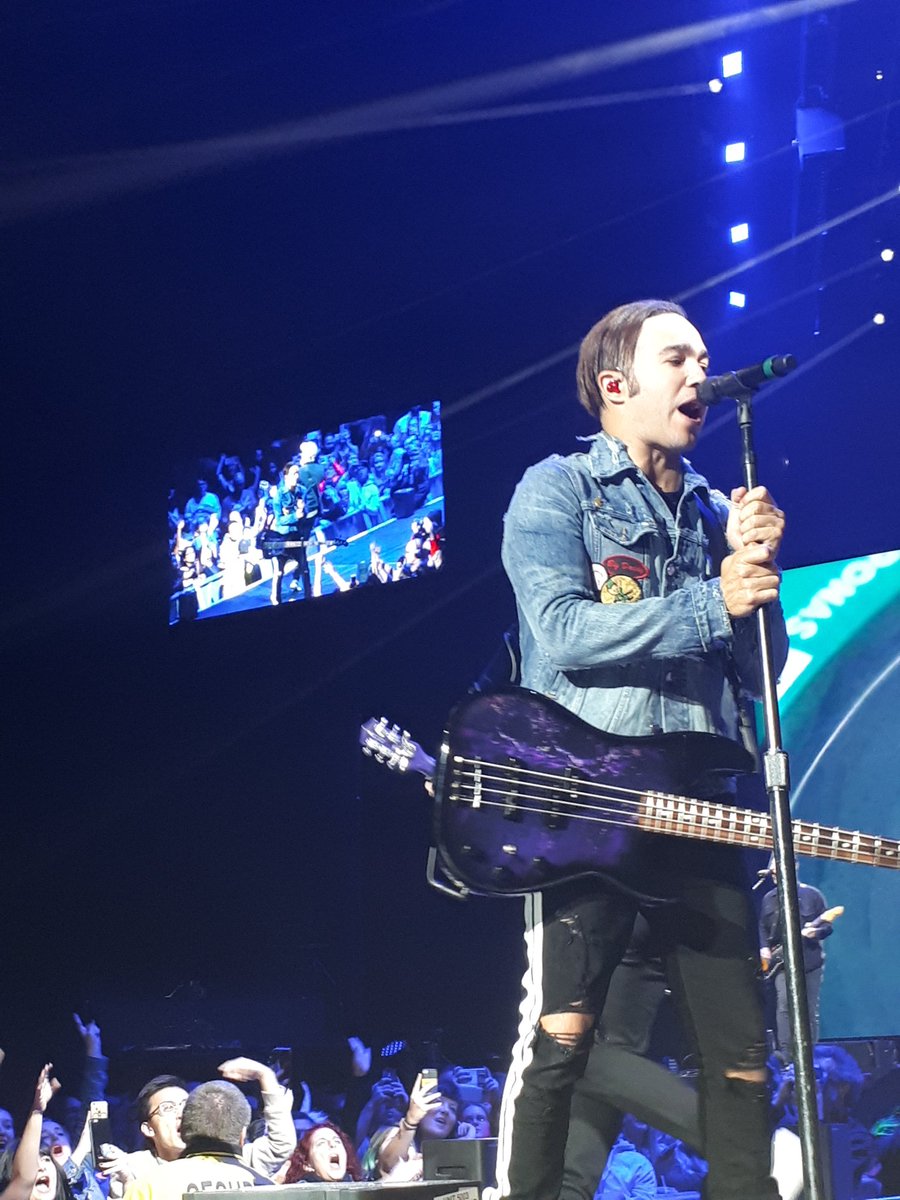 godden_ryan's tweet photo. Thanks for the memories 💜💜
#falloutboy #MANIAtour https://t.co/8f5ZbpTYhR