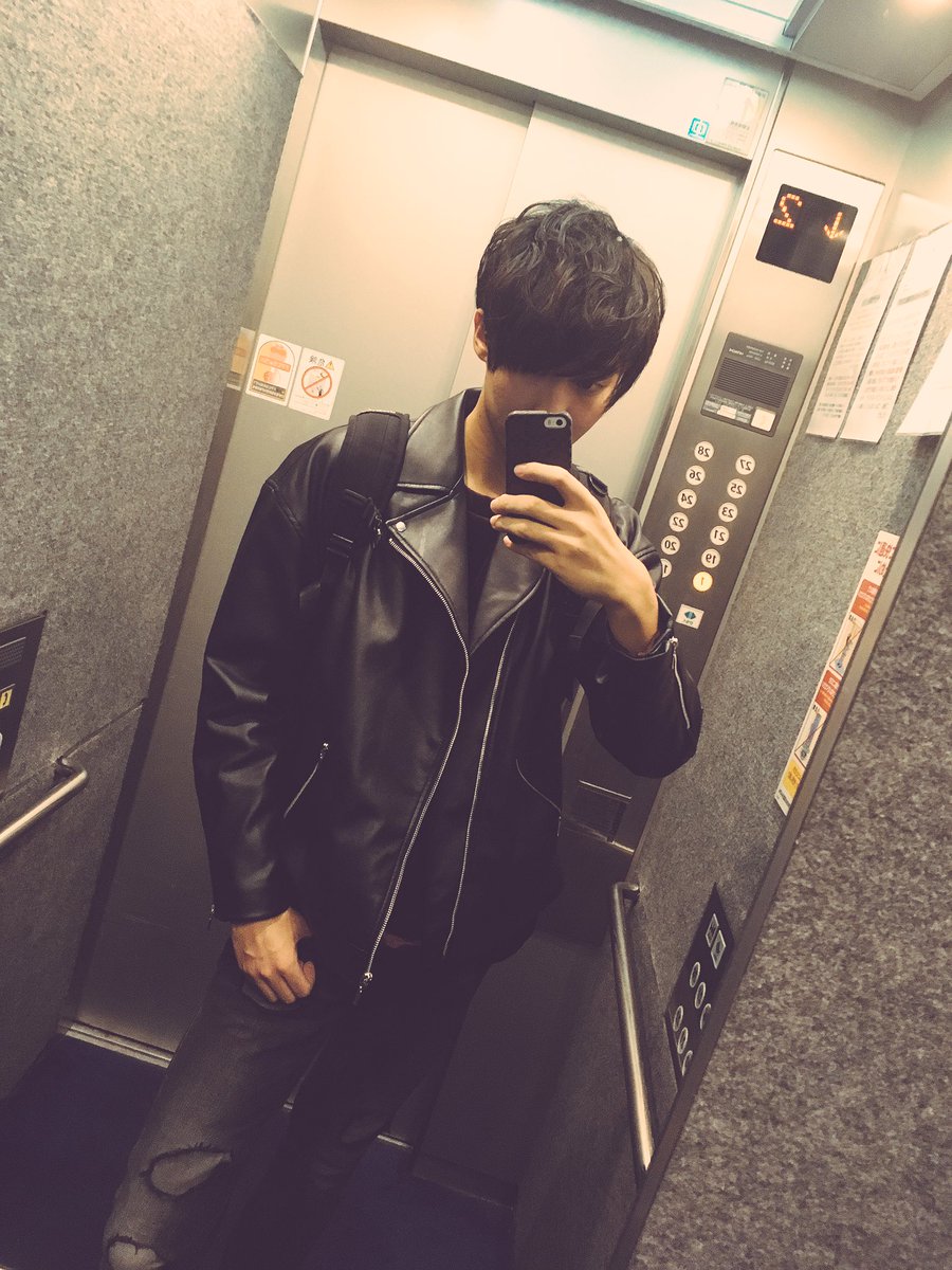 最近ライダースしか着てない🙌🏻

バイク乗られへんけどライダースしか着てない🙌🏻

明日も頑張ろう💪🏻✨