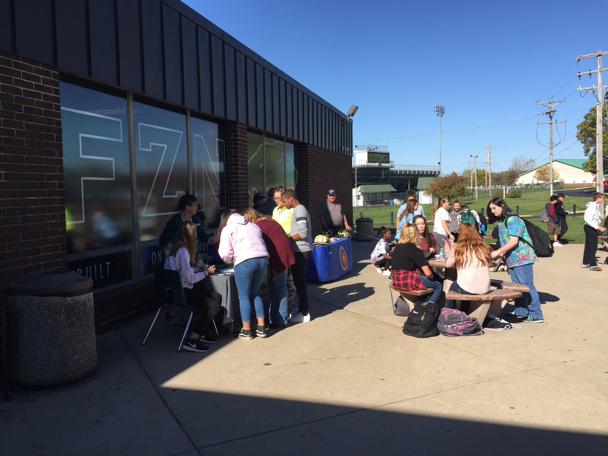 FZN_Taylor's tweet photo. #FZNRedRibbonWeek2017 Thank you community agencies! https://t.co/SJ9xIc3mPg
