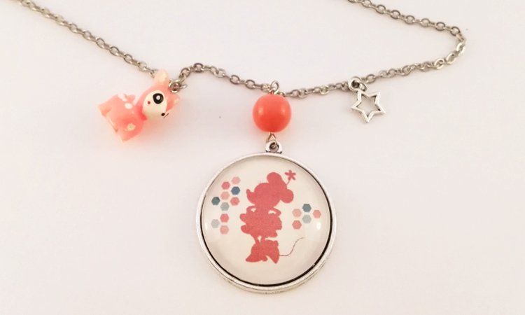 Heroines75's tweet photo. [BIJOU] : Nouveau collier disponible sur @Heroines75 ! 🎀Collier #Mini #Disney pour un après-midi tout doux #bijou> https://t.co/6hAu89XXA0 https://t.co/zVK23RTDOl