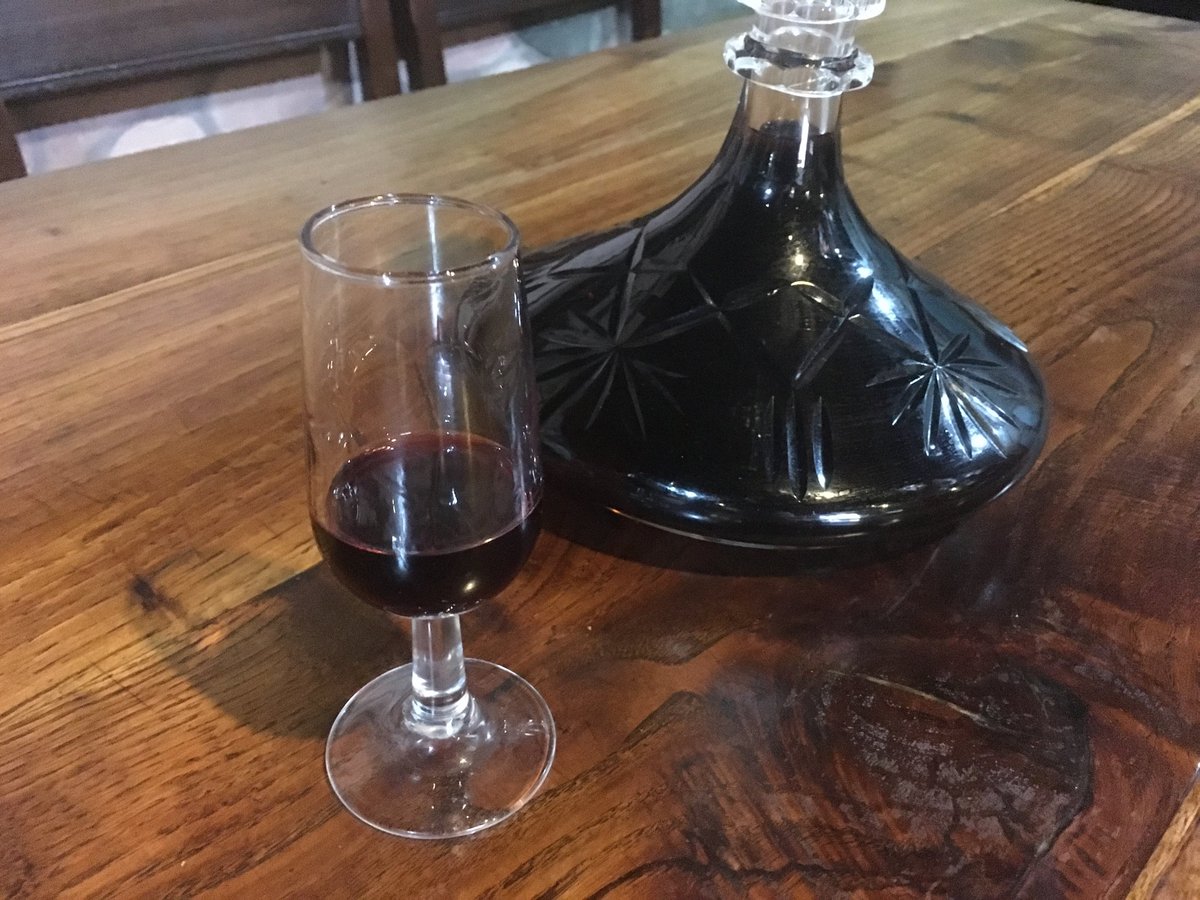 FilippoGiarolo's tweet photo. #ginjinha #obidos https://t.co/v7Zun1qwr6