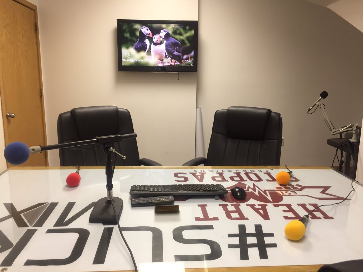 GenrusHS's tweet image. #SlickMix #Podcast Room available for a #variety of #networking needs! Call or Text 4014420960 for more info!!! #studiolife #Heartstoppas