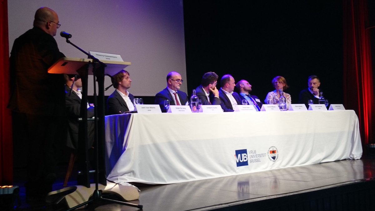MOBI_VUB's tweet image. Dr. Sara Verlinde and André Céron elaborate on #crowdlogistics, #MOBI Seminar panel debate with prof. dr. Thierry Coosemans as our moderator