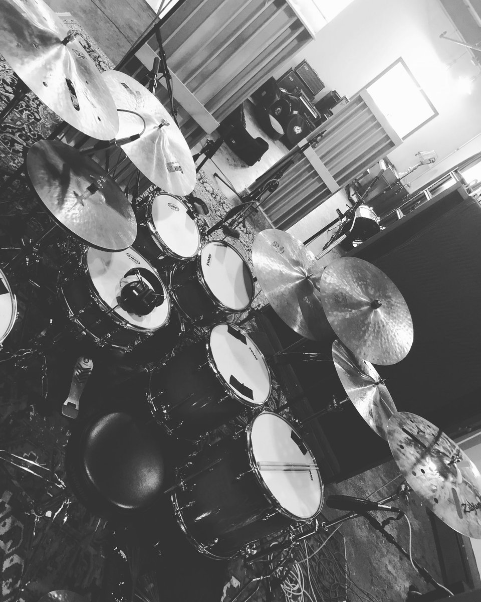 this setup feels real NICE 😎 day 2 in the studio recording for the wizard Nikko Ielasi album ✌🏼