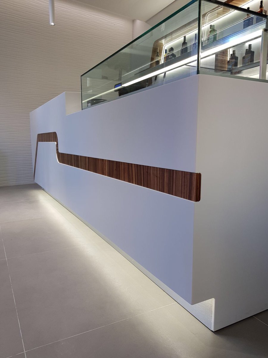 DesignCarmando's tweet image. #bar #gelateria #arredocoriandupont #attrezzaturerefrigerate #essenzazebrano #progettatiecostruitidacarmandodesign