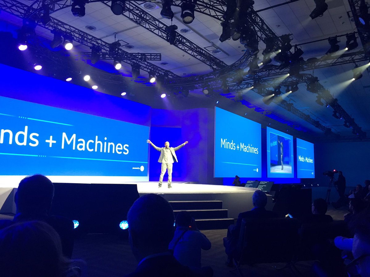 KSaunders06's tweet photo. The spoken word story of digital transformation. #Revolt against stagnancy #GEMM17 @BHGECO https://t.co/nrSro1ZQyF