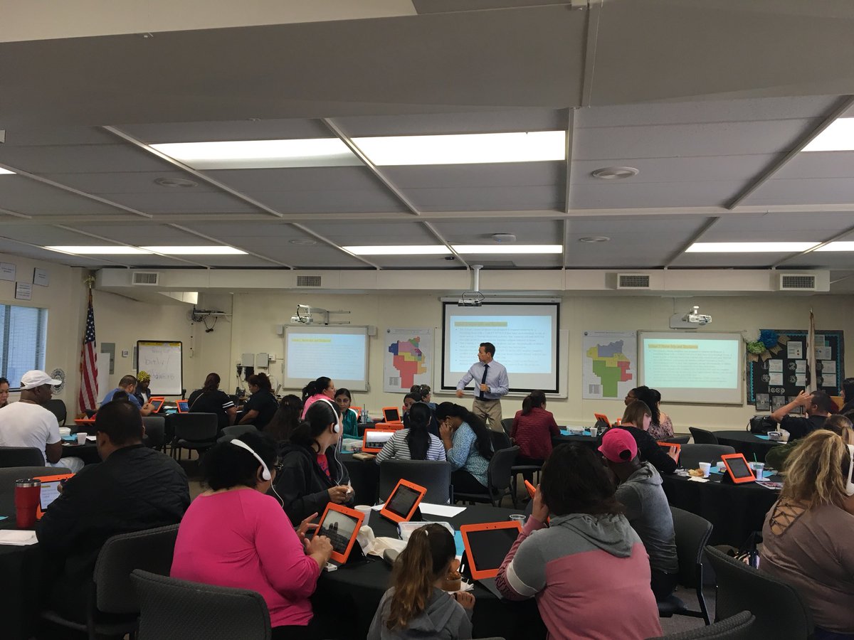 Centraltechteam's tweet photo. Packed room @CentralUSD School 2 Home training https://t.co/qkNPG3bw75
