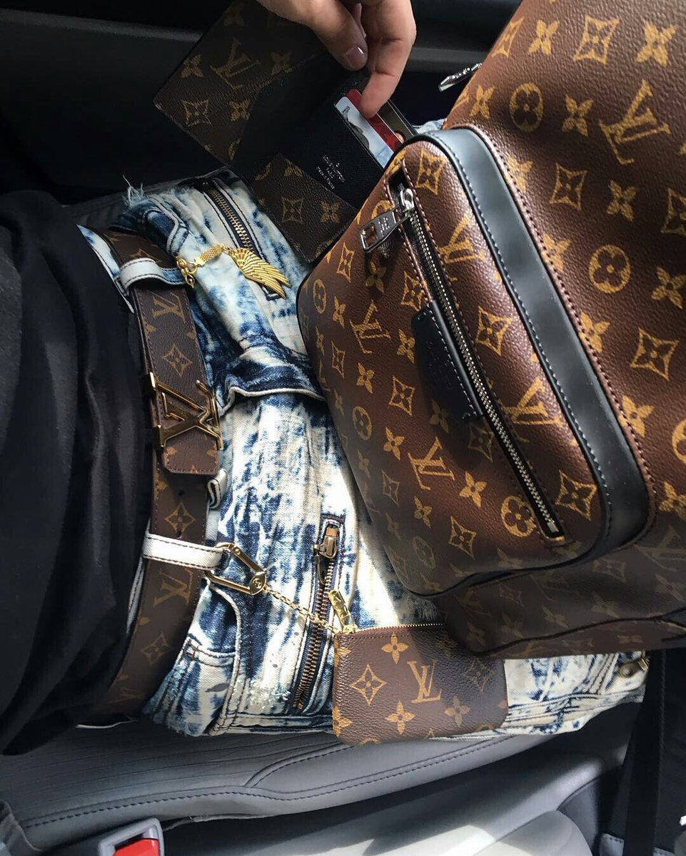 IamVitalle's tweet photo. Louis V Don 💨💨 https://t.co/jApblM31Pt
