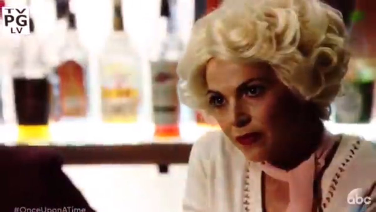 bethsphotoz's tweet photo. I THOUGHT THIS WAS A MANIP; SHE LOOKS LIKE MONICA GELLER WHEN SHE WORKED AT MOONDANCE DINER HAHAHAHA https://t.co/h9No02DTQa