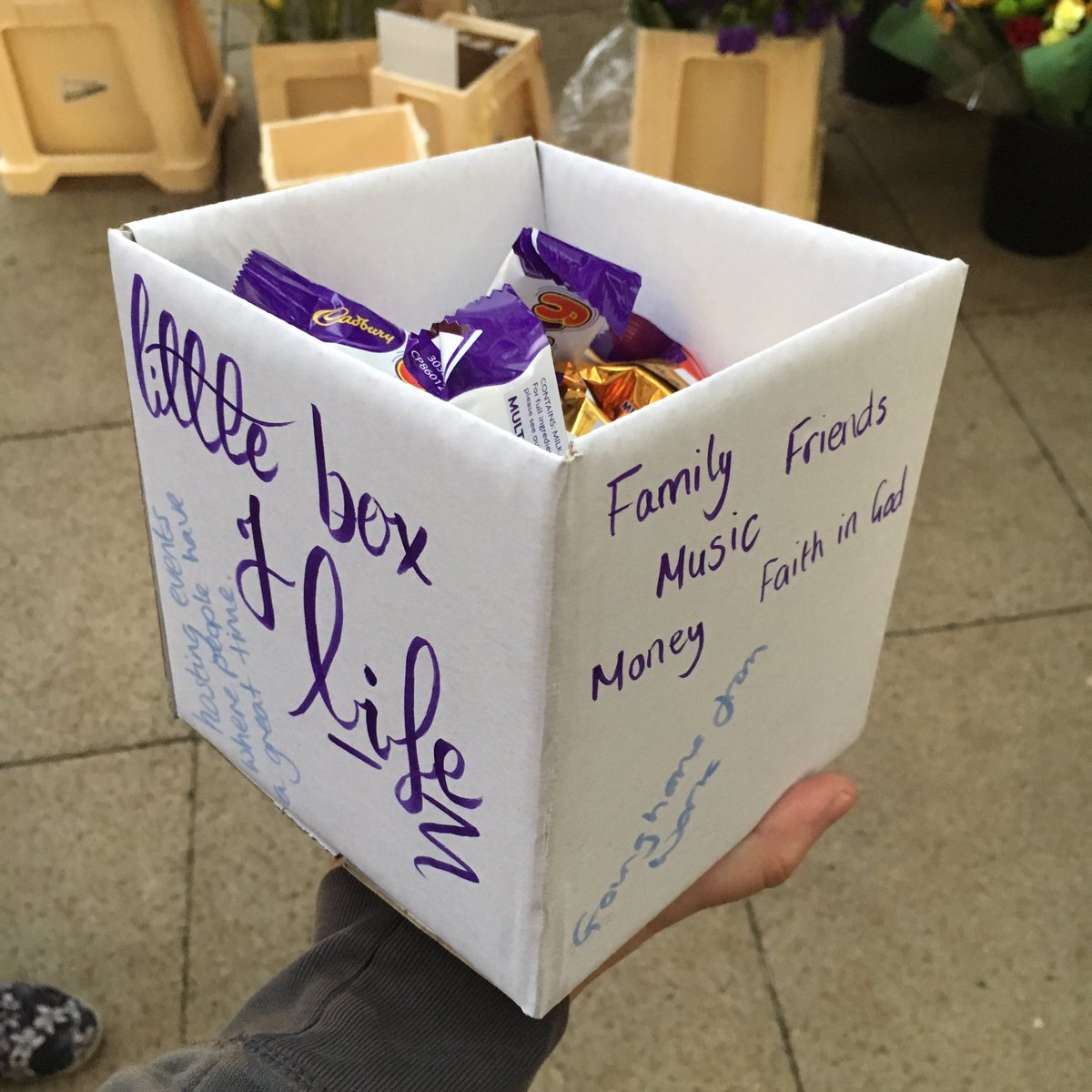 redcurrant101's tweet photo. 'little box of life' responses2 'what gives you life?' from people we passed + treats + given away 2bless #transformtheroom @worshipcentral https://t.co/ppMUbdSpZb