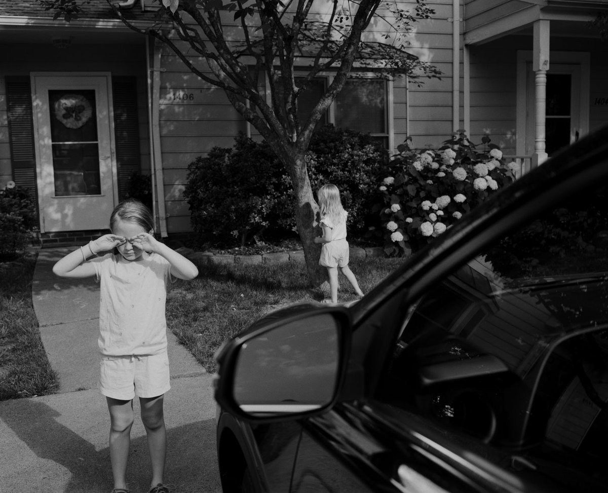 HUCKmagazine's tweet photo. A photographer’s intimate portraits of a family in flux:
https://t.co/L0D9MS9HsO @MattEichPhoto https://t.co/kNvrg59VQ8