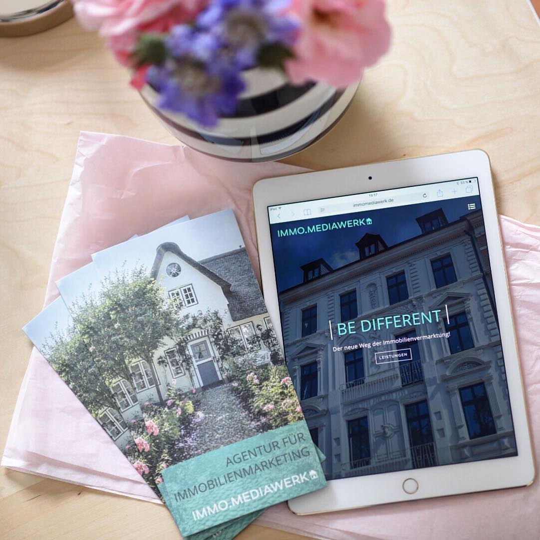 Saxoprint_uk's tweet photo. Digital and print together in harmony. π Thanks IMMO.MEDIAWERK for this amazing flyer. #SAXOPRINThero #foldedleaflets #realestatemarketing https://t.co/5I90tJvXD4