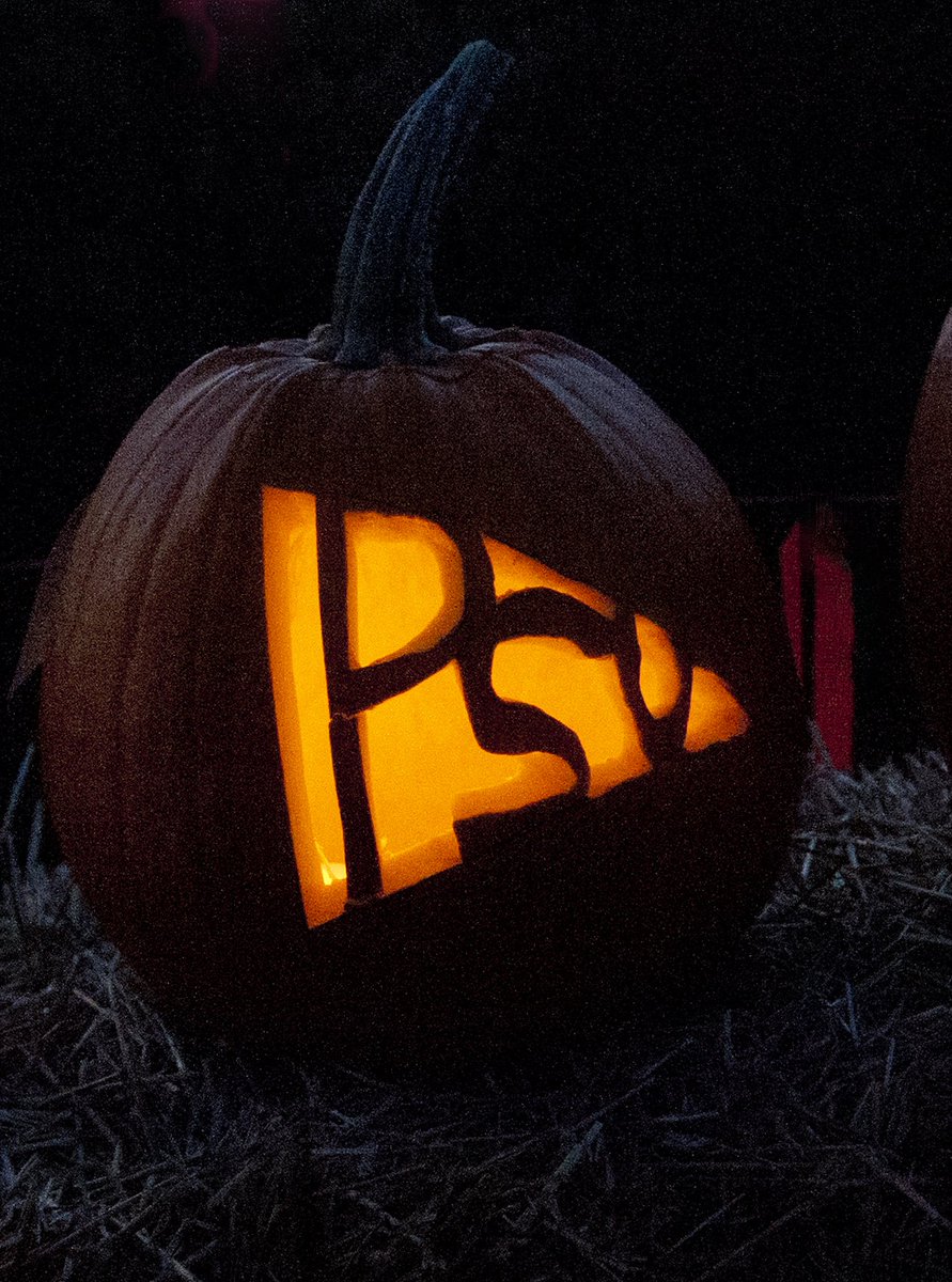 penn_state's tweet photo. Happy #PumpkinDay, Happy Valley! 🎃 Have a #PennState Pumpkin or jack-o'-lantern? Tweet us and we'll RT the best ones. #WeAre https://t.co/JdWakUEpRe