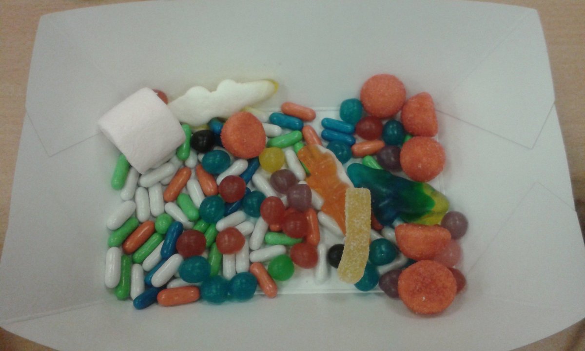 tetris_team's tweet photo. La team orga s'occupe bien de nous ! 🍬😍 #blendjam #blendwebmix #teamtetris https://t.co/e6zL9alH5X