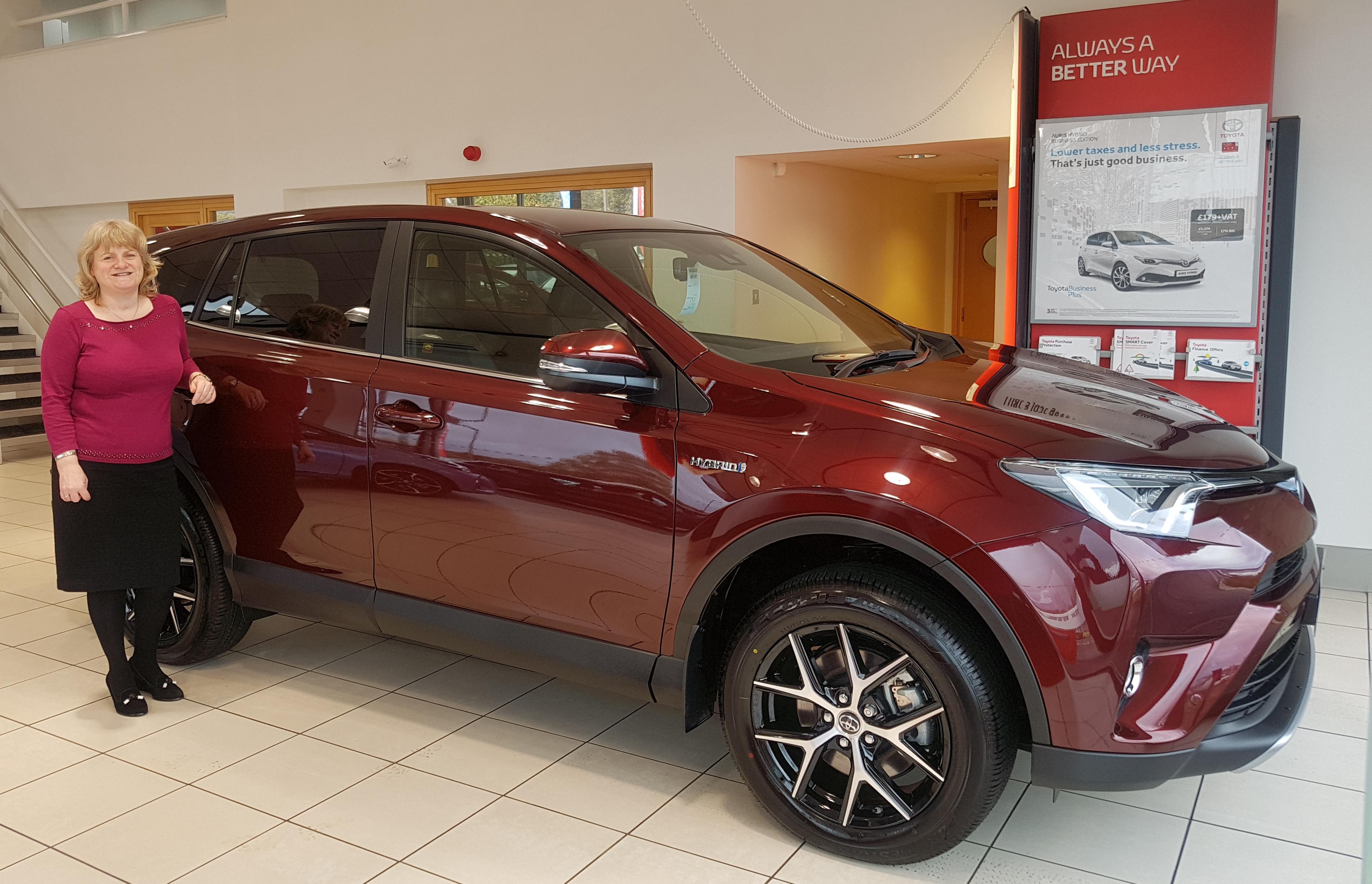 feudale Instrument Vær venlig RRG Bradford Toyota в Twitter: „Here's Nicola collecting her new #RAV4 in  stunning Tokyo Red 😍 #NewCarDay https://t.co/oDCYQI5eXq“ / Twitter