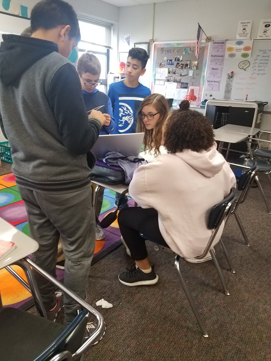 JanzeELA7's tweet photo. Students collaborating in preparation for a debate #pioneerpride @ISDSchools https://t.co/Jszc2p2JNm