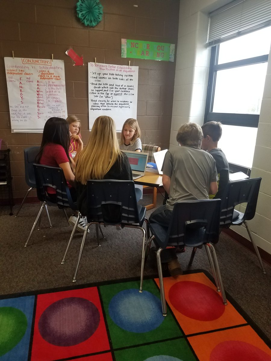 JanzeELA7's tweet photo. Students collaborating in preparation for a debate #pioneerpride @ISDSchools https://t.co/Jszc2p2JNm