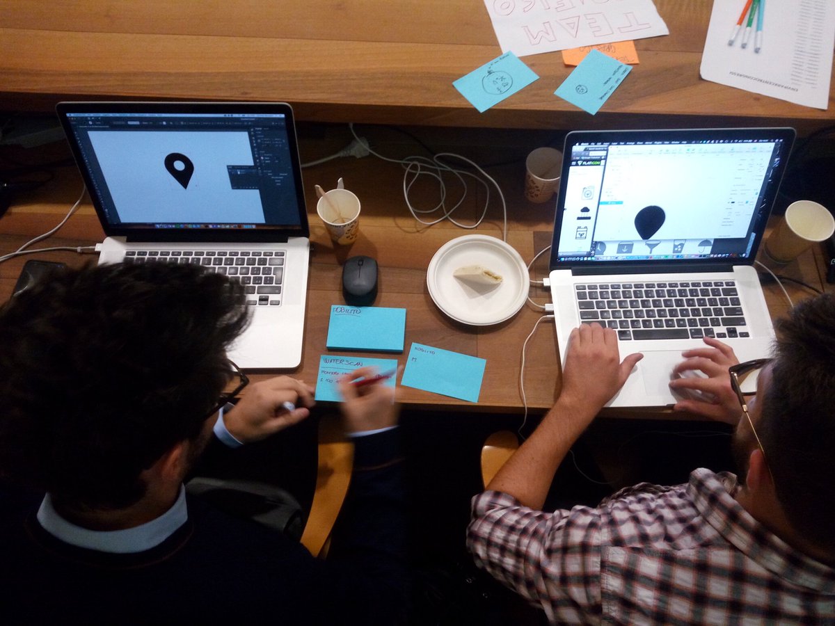 TSInnovation's tweet photo. #grafici e #designer al lavoro per #layout #grafico progetti #Climathon #torino @GiorgioGulliver @VodafoneIT @agilereloaded https://t.co/xYtVkP0R19