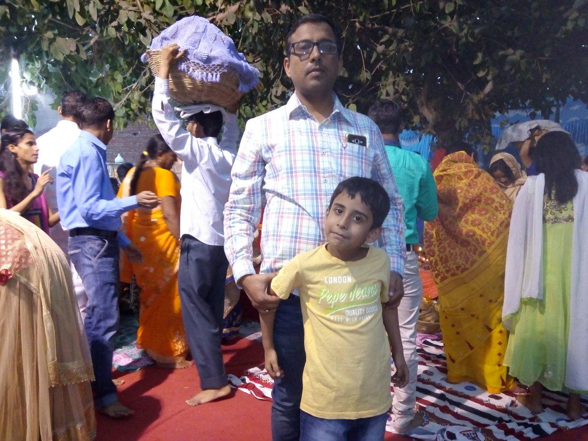 amitjournalist's tweet photo. Offered #Ardhya to setting Sun god on the occasion of #ChhathhPuja. https://t.co/15v5Tj2qNp