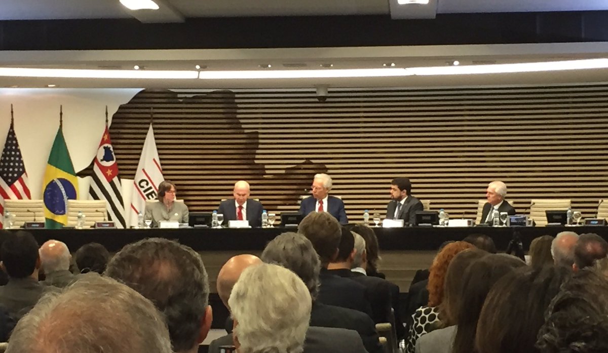 BayBrazil's tweet photo. "Brazil &amp; the U.S.are leaders in the digital transformation", M McKinley, Ambassador of US in #brazil #DigitalSummit2017 https://t.co/w8ETDEeQIl