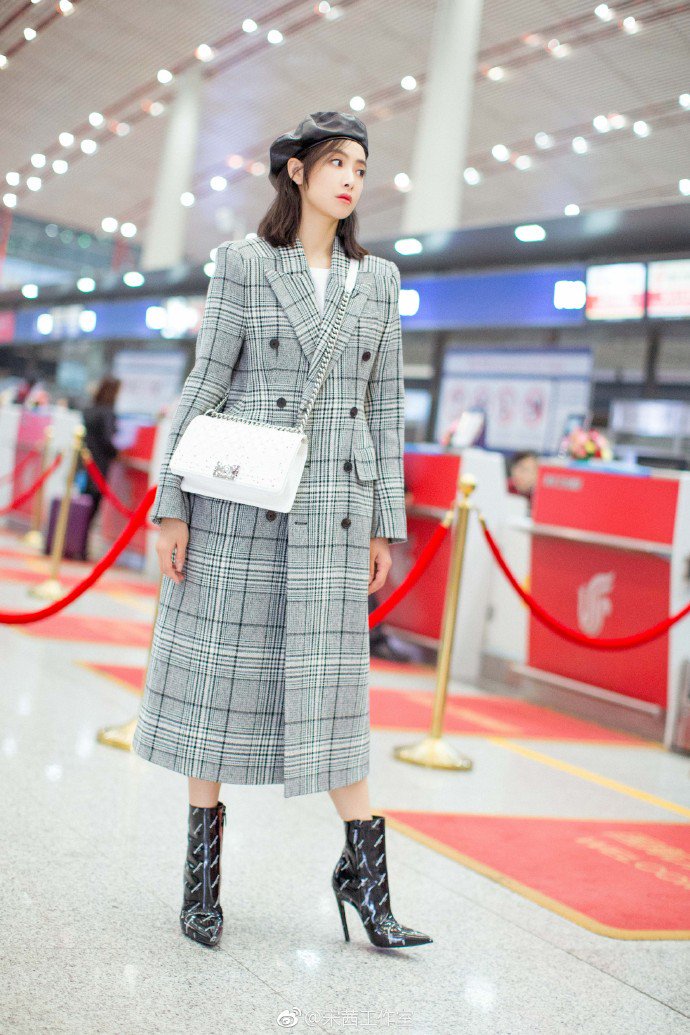 AffxtionGlobal's tweet photo. #[PHOTO] 171026 f(Victoria) Studio Weibo Update (1) https://t.co/UpXxuPRTY4