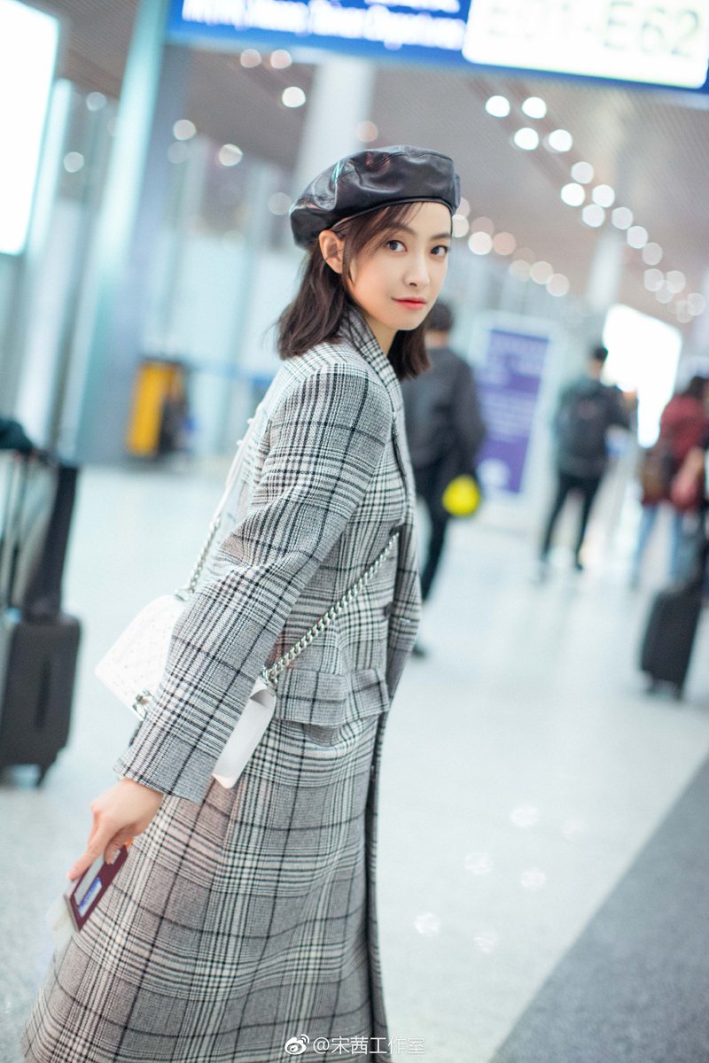 AffxtionGlobal's tweet photo. #[PHOTO] 171026 f(Victoria) Studio Weibo Update (2) https://t.co/s59zNiZVUQ