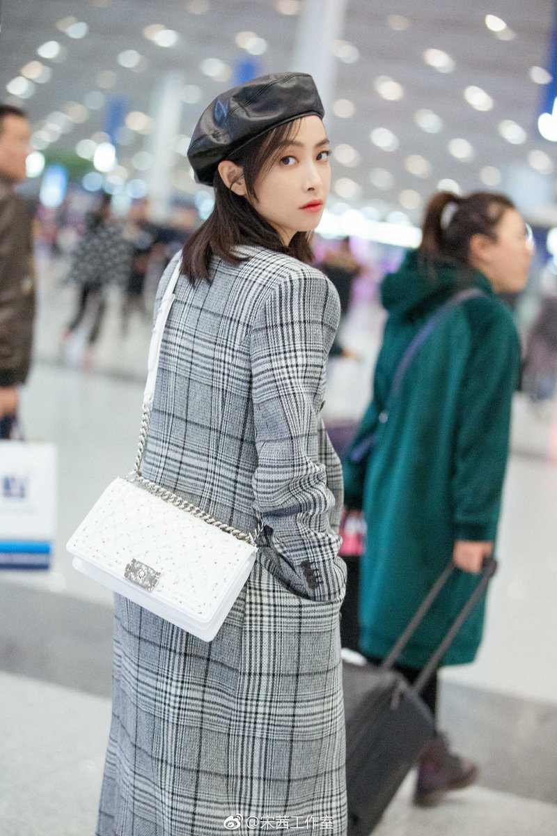 AffxtionGlobal's tweet photo. #[PHOTO] 171026 f(Victoria) Studio Weibo Update (2) https://t.co/s59zNiZVUQ