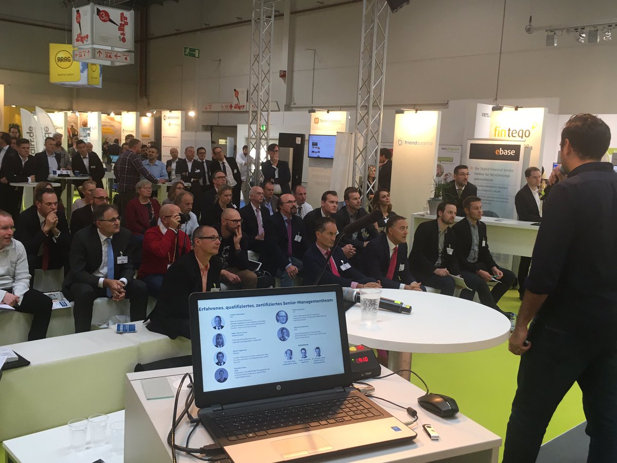 mmueller's tweet photo. @julian_teicke stellt @ONE_insurance_ vor auf der #dkm2017 https://t.co/GkGRGenk0h