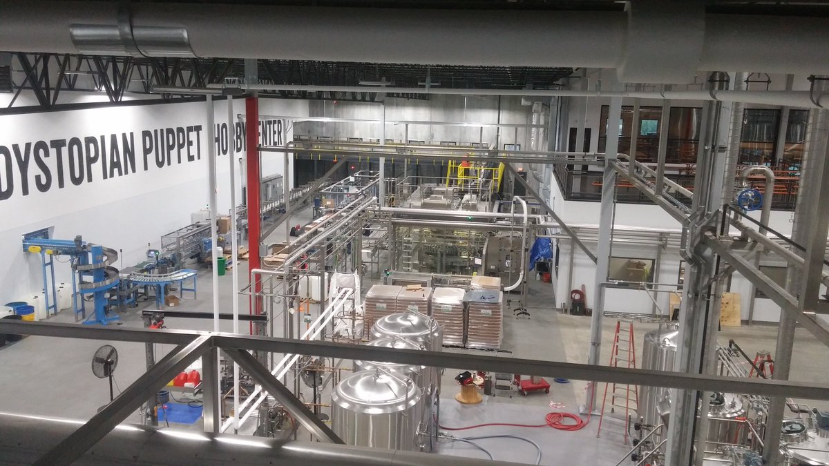 BrewDogTal's tweet image. Up way too high way too early this morning running cable. Nice view tho. #palmssweaty