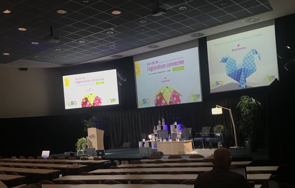 agri_up's tweet photo. #IntelligenceArtificielle : Révolution du travail agricole ? Thème de la journée des rdv #AgricultureConnectée du @Groupe_ESA #esaconnect https://t.co/JSejjVkLI5