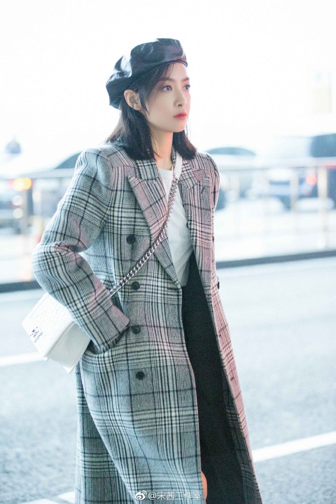 AffxtionGlobal's tweet photo. #[PHOTO] 171026 f(Victoria) Studio Weibo Update (3) https://t.co/l3bnvmNULz
